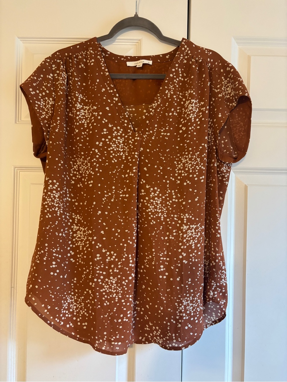 fun 2 fun Brown and White Speckle V-Neck Short Sleeve Blouse
